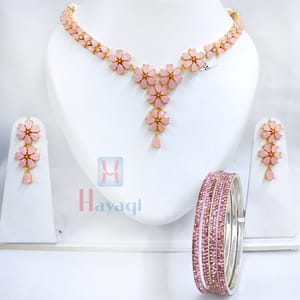 Delicate Pink Necklace Bangles Set