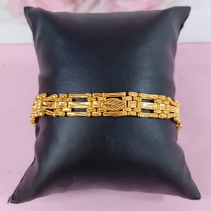 Bracelet- Men's Bracelet In Golden Forming Chain Design