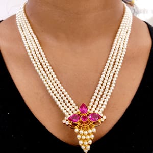 4 Line Moti Haar With Grapes Design Pendant
