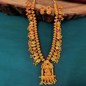 Geru Polish Heavy Saaj Temple Pendant