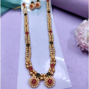 Long Necklace Wati Pendant in Gold & Pearl Stone