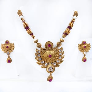 Pearl Necklace- Rajwadi Pendant Set