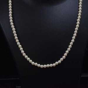 Mala White Small Pearl necklace