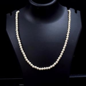 Mala White Small Pearl necklace