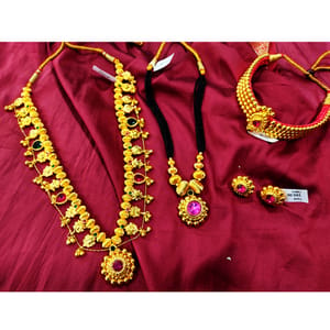 Thushi Saaj Mangalsutra With Earrings Combo Set