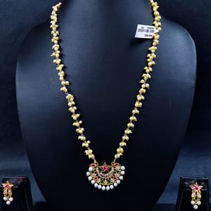 Chandrakor Pendant Pearl Mala Pendant Set