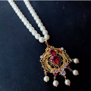 Single Line Pearl Necklace Pendant Set